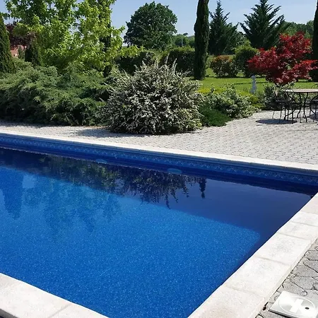 Apartment Avec Piscine, Classe 3 Etoiles, De 42 M2 Confort Au Calme Pour Un Couple *